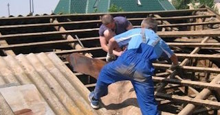 Демонтаж крыши в Торжке - стоимость работ от 734 рублей за м2